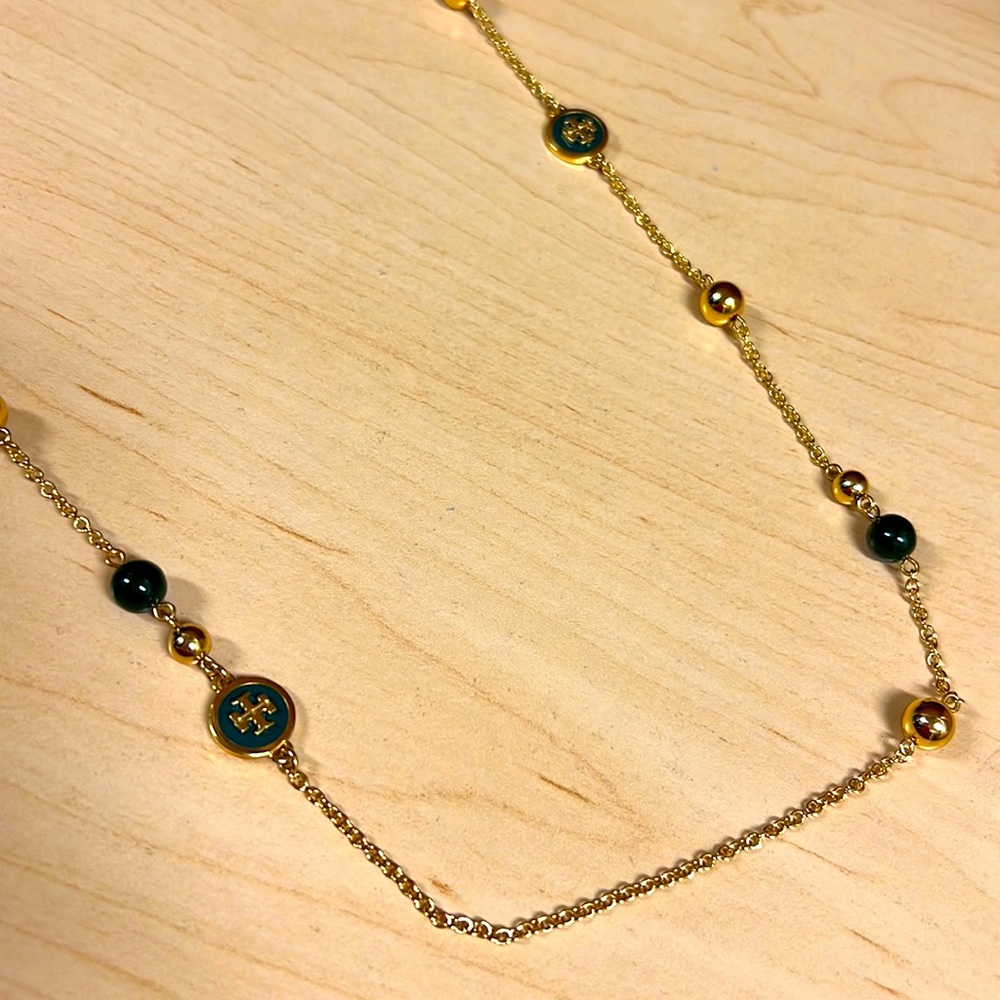 Very pretty gold Tory Burch necklace!